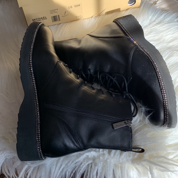 🌟MICHAEL KORS TAVIE LEATHER BOOTIE🌟 - Picture 9 of 13
